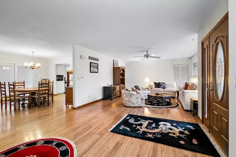 194 E Walnut St, Herscher, IL 60941 photo 2