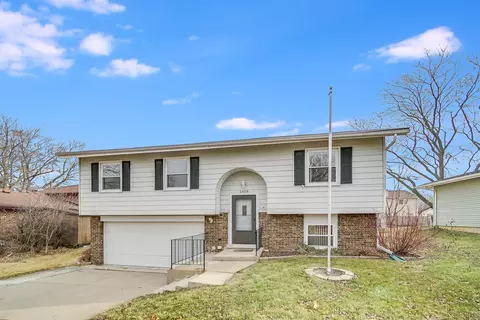 1418 Summit Dr, Lockport, IL 60441