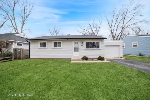28 W Oak St, Lake In The Hills, IL 60156