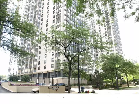 5701 N Sheridan Rd #10-G, Chicago, IL 60660