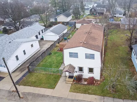 704 Ledochowski St, Lemont, IL 60439