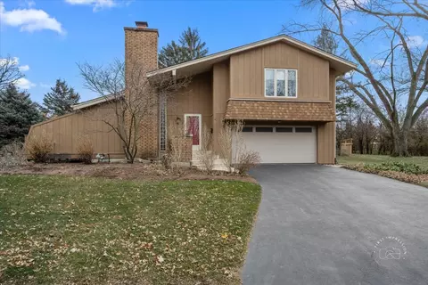 910 Royal Blackheath Ct, Naperville, IL 60563