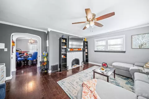 7 S Edison Ave, Elgin, IL 60123 photo 5