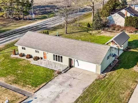 1 Supreme Ct, Le Roy, IL 61752