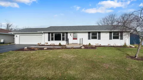 1204 Amber Dr, Oregon, IL 61061