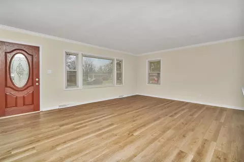 Living - 1027 E 8th St, Lockport, IL 60441 photo 3 of 8