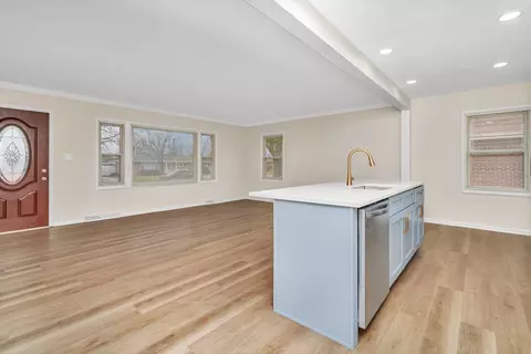 Living - 1027 E 8th St, Lockport, IL 60441 photo 4 of 8