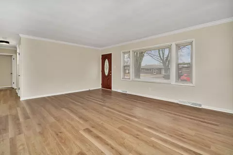 Living - 1027 E 8th St, Lockport, IL 60441 photo 2 of 8