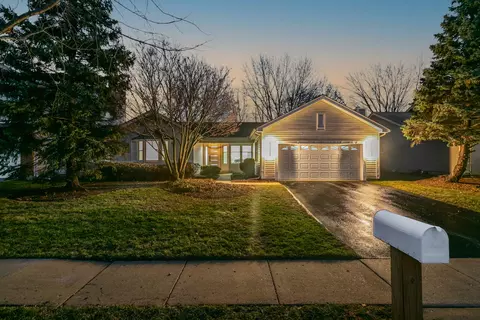 981 Pear Tree Ln, Wheeling, IL 60090