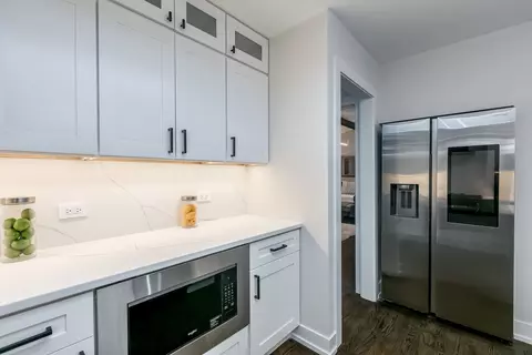 Kitchen - 981 Pear Tree Ln, Wheeling, IL 60090 photo 3 of 5