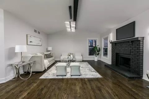 Living - 981 Pear Tree Ln, Wheeling, IL 60090 photo 3 of 5