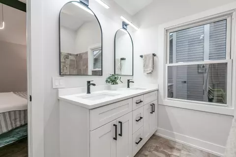 Bath - 981 Pear Tree Ln, Wheeling, IL 60090 photo 2 of 2