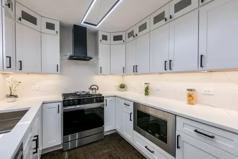 Kitchen - 981 Pear Tree Ln, Wheeling, IL 60090 photo 2 of 5