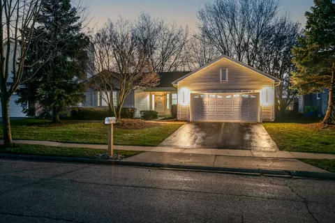 Exterior - 981 Pear Tree Ln, Wheeling, IL 60090 photo 2 of 2