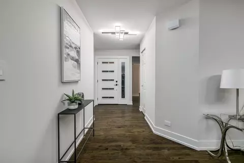 Entry Way - 981 Pear Tree Ln, Wheeling, IL 60090 photo 1 of 2