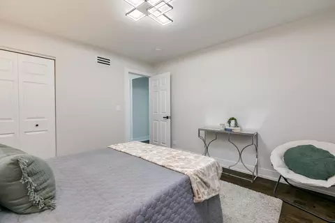 Bedroom - 981 Pear Tree Ln, Wheeling, IL 60090 photo 3 of 6