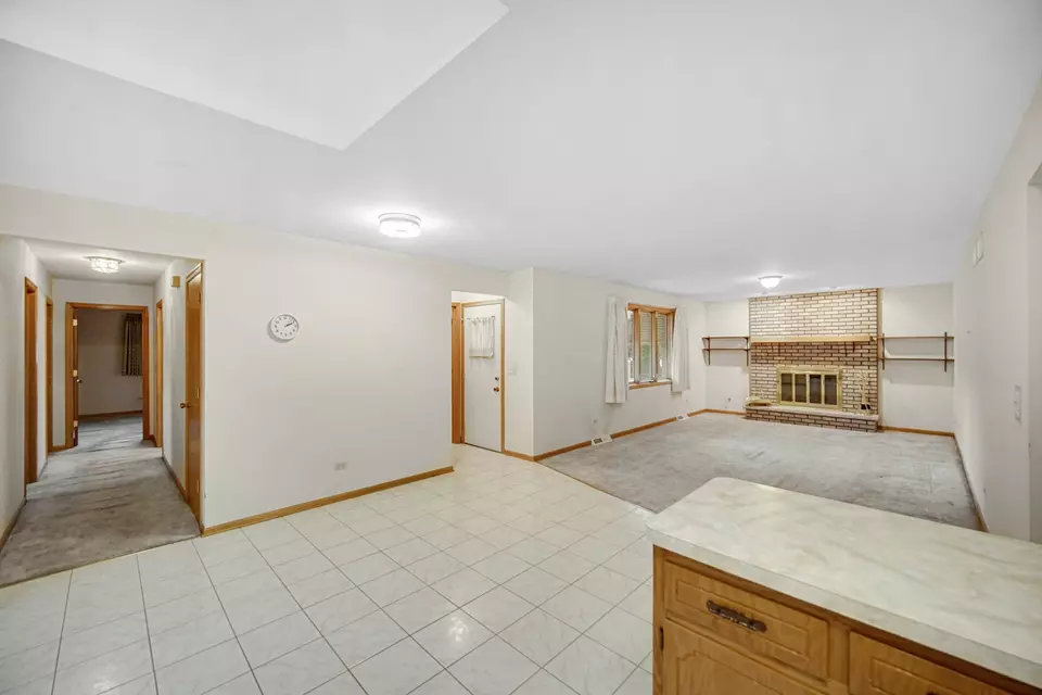 Living - 19835 Scarth Ln, Mokena, IL 60448 photo 6 of 8