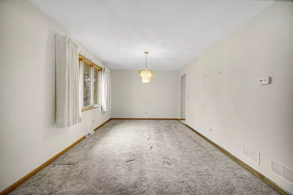 Living - 19835 Scarth Ln, Mokena, IL 60448 photo 4 of 8