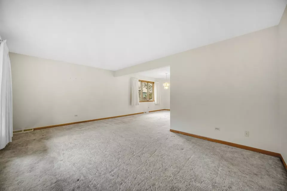 Living - 19835 Scarth Ln, Mokena, IL 60448 photo 2 of 8