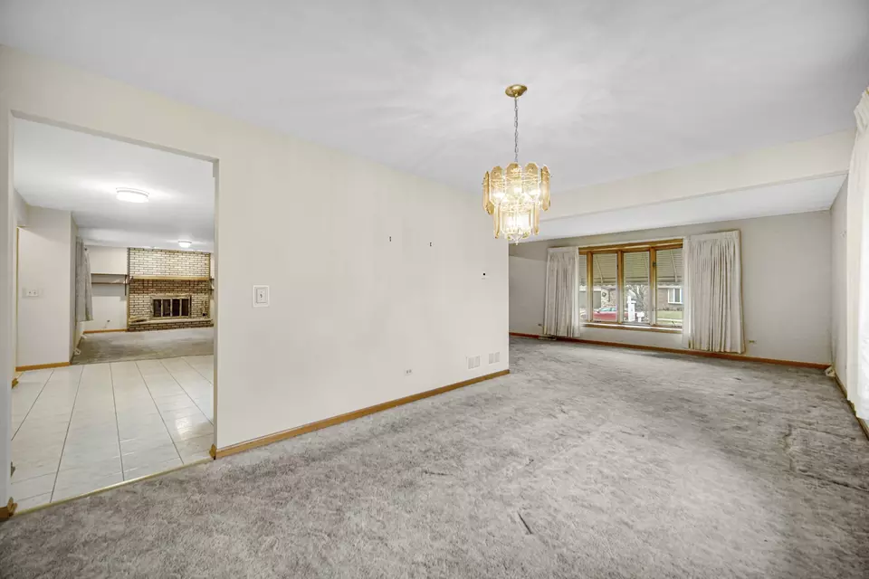 Living - 19835 Scarth Ln, Mokena, IL 60448 photo 5 of 8
