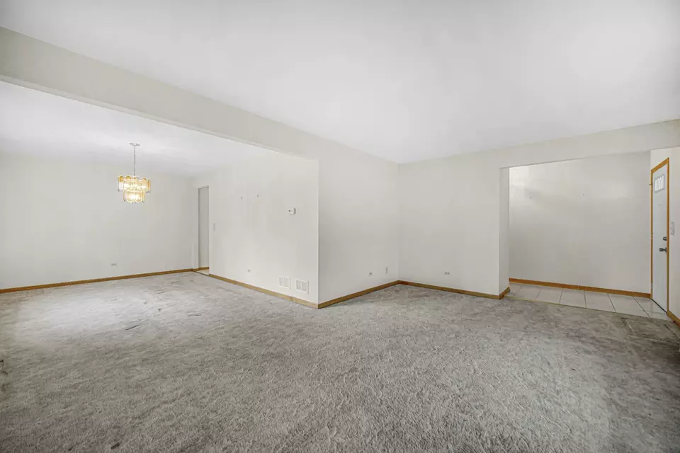 Living - 19835 Scarth Ln, Mokena, IL 60448 photo 3 of 8