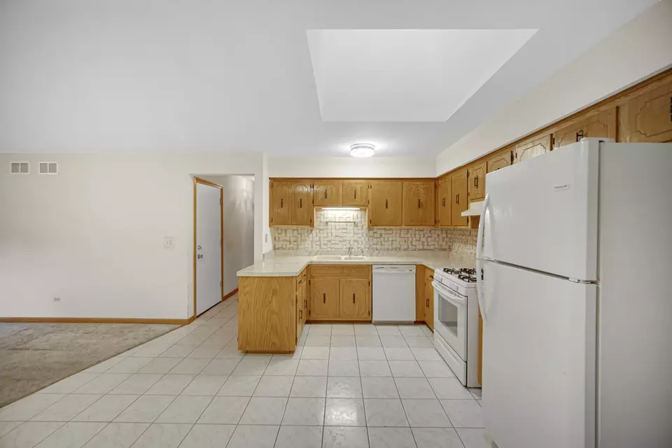 Kitchen - 19835 Scarth Ln, Mokena, IL 60448 photo 3 of 3