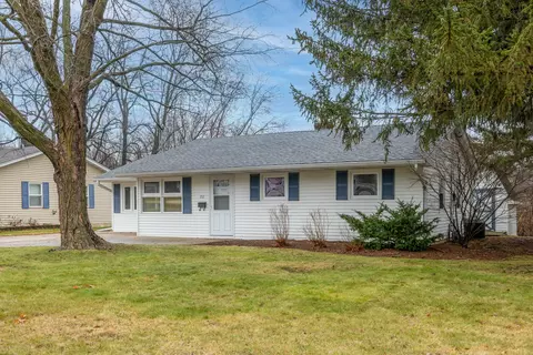 157 Joanne Ln, Dekalb, IL 60115