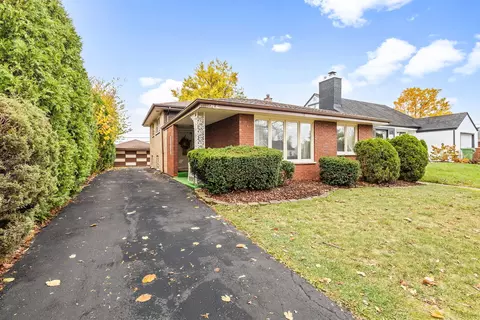 9237 Menard Ave, Oak Lawn, IL 60453