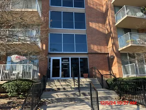 2222 S Stewart Ave #4L, Lombard, IL 60148