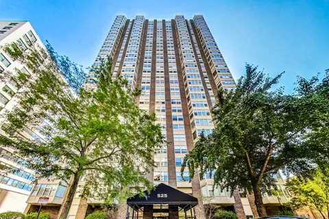 525 W Hawthorne Pl #2904, Chicago, IL 60657