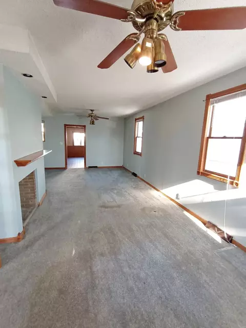 Living - 116 E 4th St, Spring Valley, IL 61362 photo 3 of 5