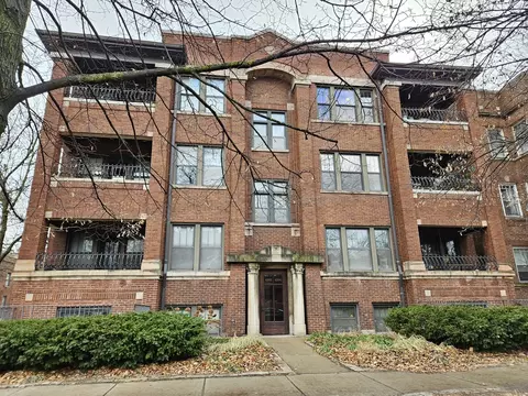 1844 W Berteau Ave #1, Chicago, IL 60613