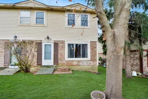 158 S Lake St, Mundelein, IL 60060