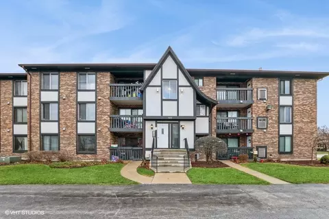 13645 Lamon Ave #A05, Crestwood, IL 60418