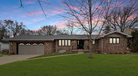 945 N Oakland Ave, Decatur, IL 62522
