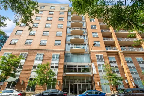 950 W Monroe St #702, Chicago, IL 60607
