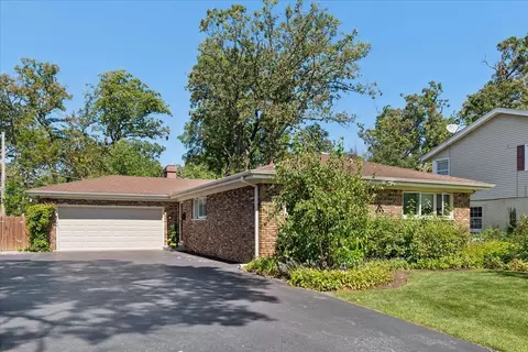 222 W Scranton Ave, Lake Bluff, IL 60044