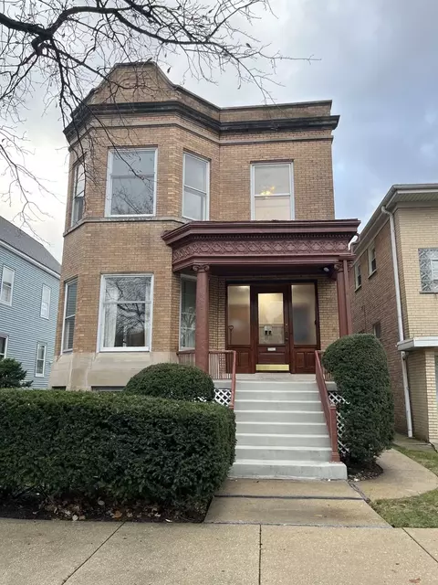 5347 W Giddings St, Chicago, IL 60630