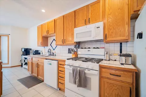 Kitchen - 101 Labrador Ln, Downs, IL 61736 photo 6 of 6