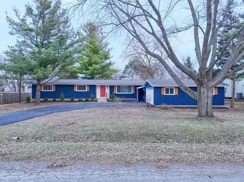 664 N Sharon Dr, Woodstock, IL 60098