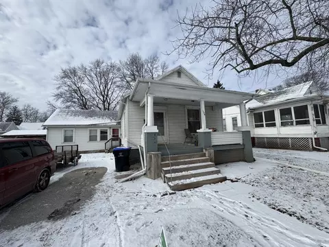 1104 N Center St, Bloomington, IL 61701 photo 1