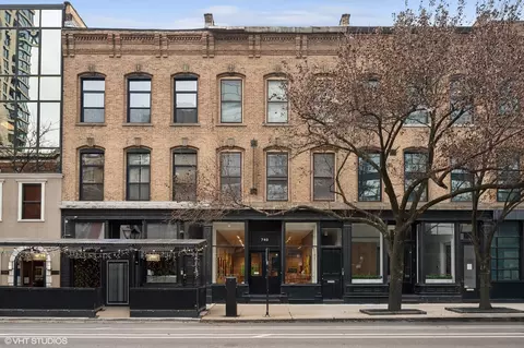 740 N Wells St #B, Chicago, IL 60654