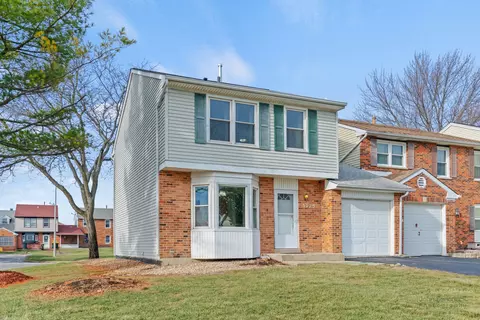 1329 Big Horn Trl, Carol Stream, IL 60188