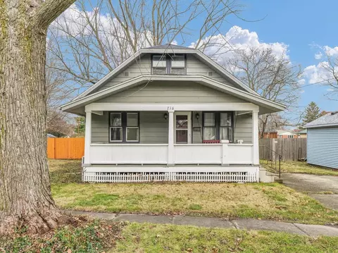 716 W Blaine St, Monticello, IL 61856