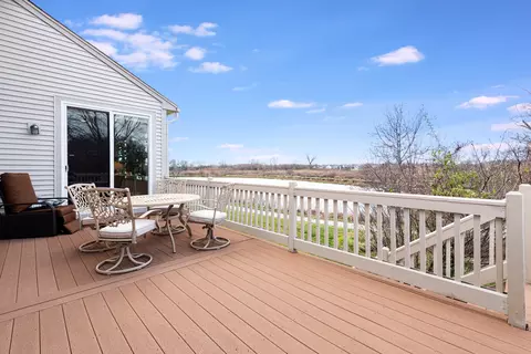 2437 Cape Cod Cir, Elgin, IL 60124 photo 2