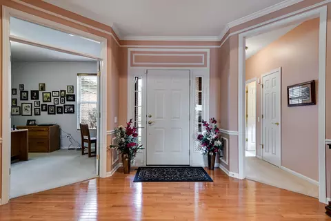 2437 Cape Cod Cir, Elgin, IL 60124 photo 7