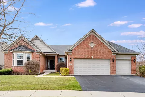 2437 Cape Cod Cir, Elgin, IL 60124