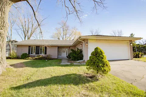 1095 Hillcrest Blvd, Hoffman Estates, IL 60169