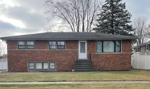 7911 W 104th Pl, Palos Hills, IL 60465