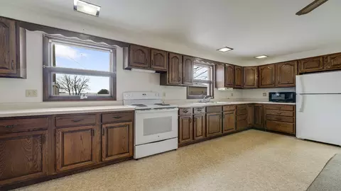 303 E Second St, Leaf River, IL 61047 photo 11